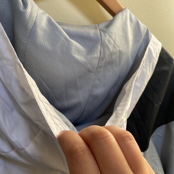 Nike wind breaker hoodie - Picture 7 of 9